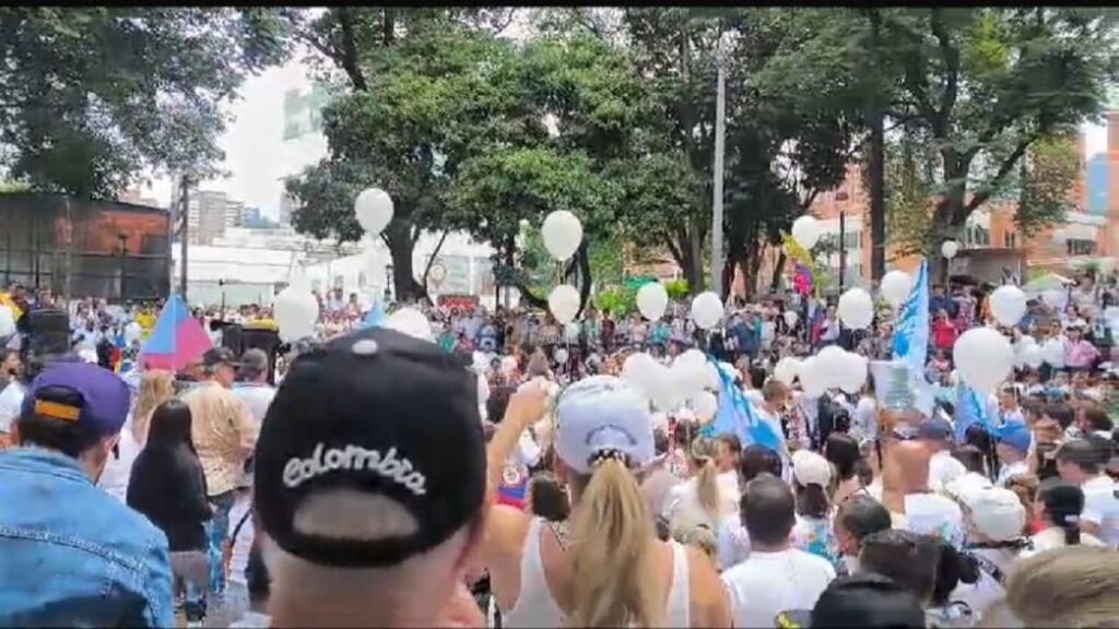 Medellín se unió a la movilización nacional para por los niños y niñas Medellín se unió a la movilización nacional para por los niños y niñas