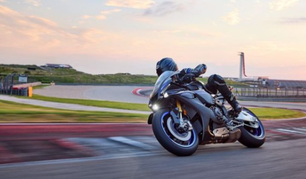 YAMAHA anuncia su nueva R3: diseño bestial y más tecnología YAMAHA anuncia su nueva R3: diseño bestial y más tecnología