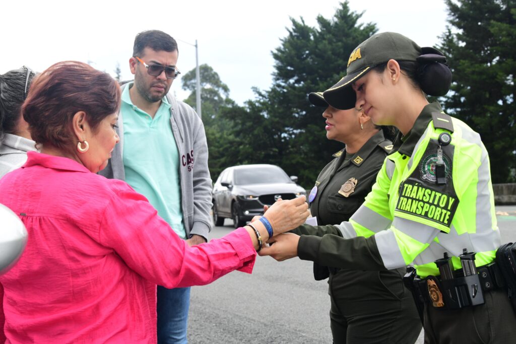 Patrulla púrpura refuerza lucha contra la violencia de género en Medellín
