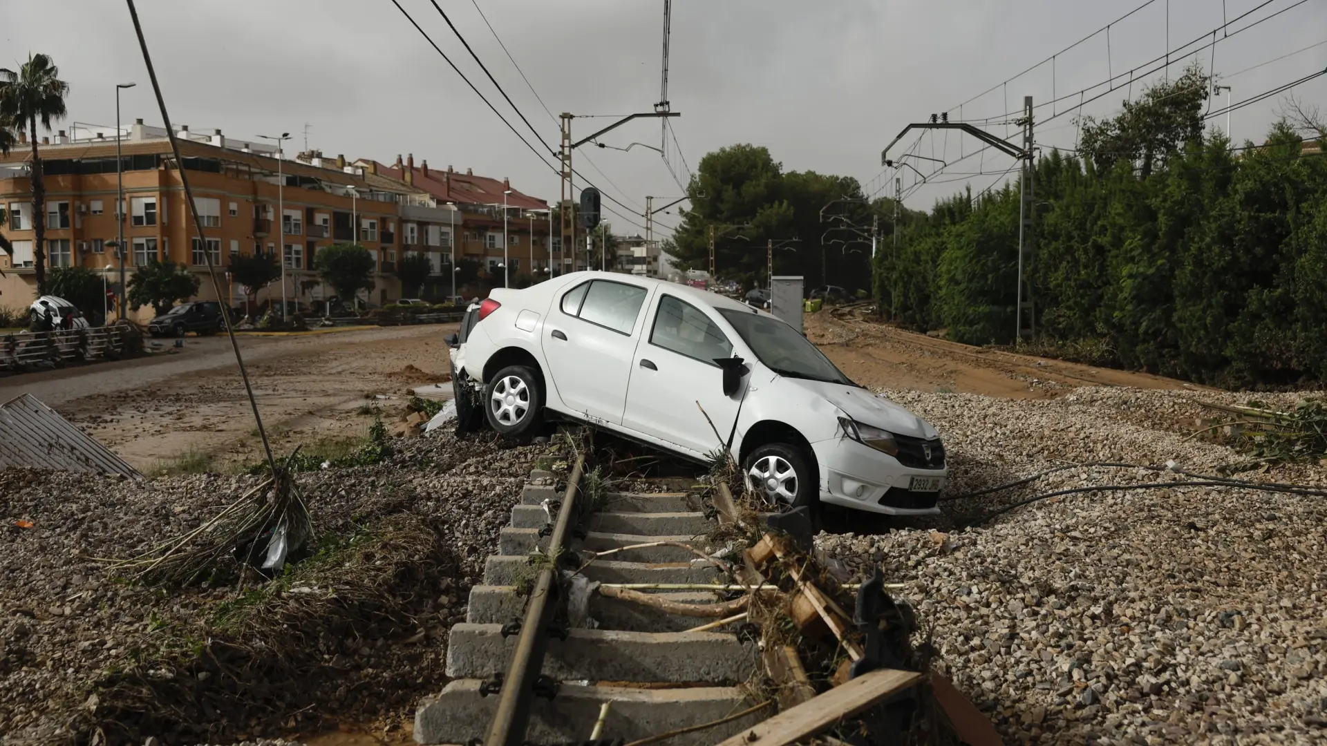 Adif y Renfe restablecen este sábado los servicios de larga distancia entre Valencia y Barcelona y las líneas C5 y C6 de Cercanías Adif y Renfe restablecen este sábado los servicios de larga distancia entre Valencia y Barcelona y las líneas C5 y C6 de Cercanías