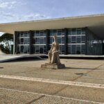 Al menos un muerto tras dos explosiones en los alrededores de la Corte Suprema en Brasil Al menos un muerto tras dos explosiones en los alrededores de la Corte Suprema en Brasil
