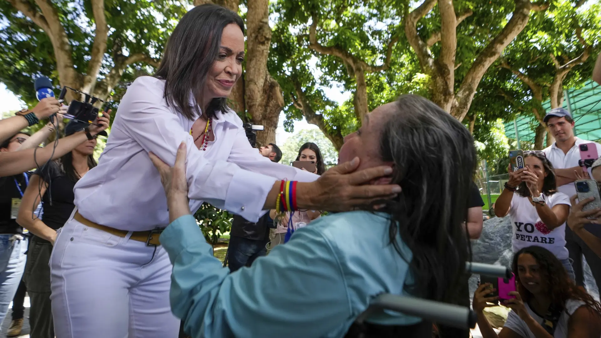 Antichavistas denuncian que efectivos de seguridad rondan casa de la madre de Machado Antichavistas denuncian que efectivos de seguridad rondan casa de la madre de Machado