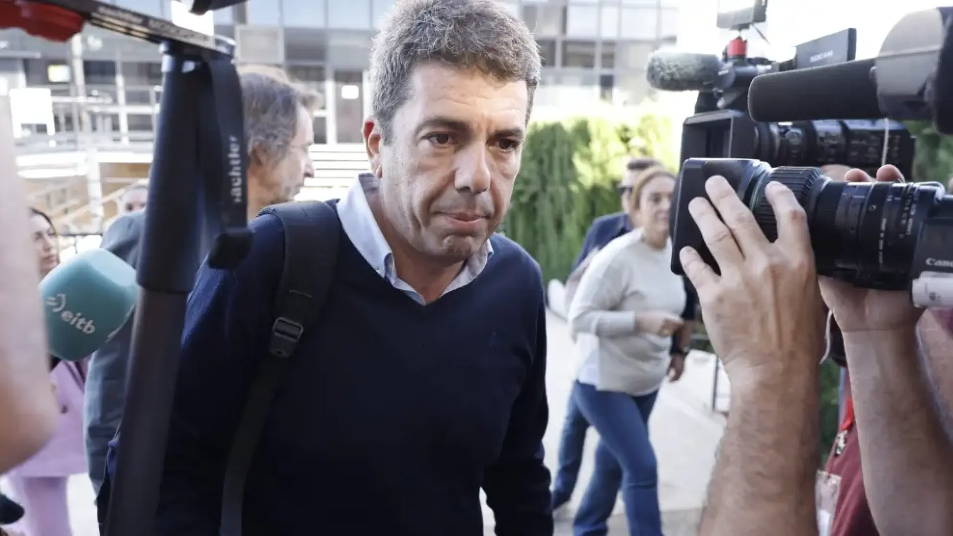 Aquí no hay quien dimita Aquí no hay quien dimita