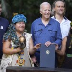 Biden se convierte en el primer presidente estadounidense en visitar la Amazonía Biden se convierte en el primer presidente estadounidense en visitar la Amazonía