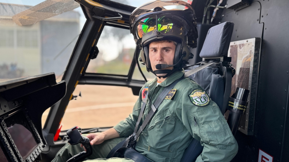 Capitán Rivera, los ojos del Ejército del Aire en Valencia: “La imagen es desoladora, no esperas escenarios así” Capitán Rivera, los ojos del Ejército del Aire en Valencia: “La imagen es desoladora, no esperas escenarios así”