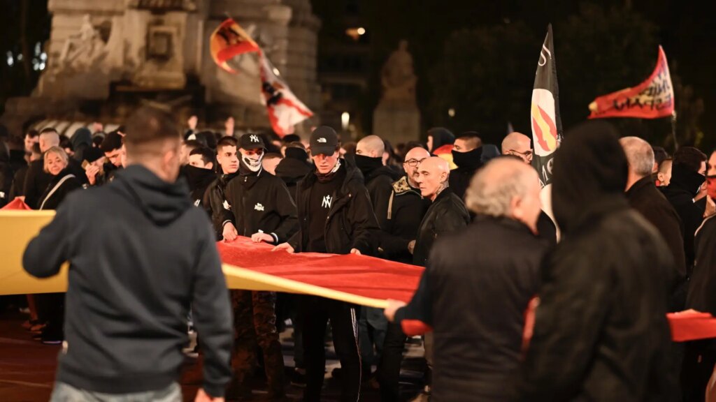 Cargas policiales contra una protesta en Ferraz en el aniversario de las concentraciones contra la amnistía Cargas policiales contra una protesta en Ferraz en el aniversario de las concentraciones contra la amnistía