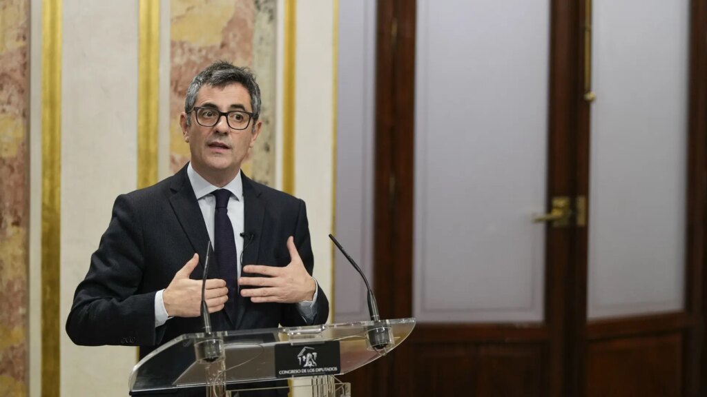 El Gobierno rechaza apartar a Mazón y asumir el mando de la crisis de la DANA: «Creemos en la cooperación» El Gobierno rechaza apartar a Mazón y asumir el mando de la crisis de la DANA: «Creemos en la cooperación»