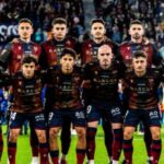 El Levante vuelve a los terrenos de juego con las camisetas «llenas de barro» en su regreso al Ciutat de València