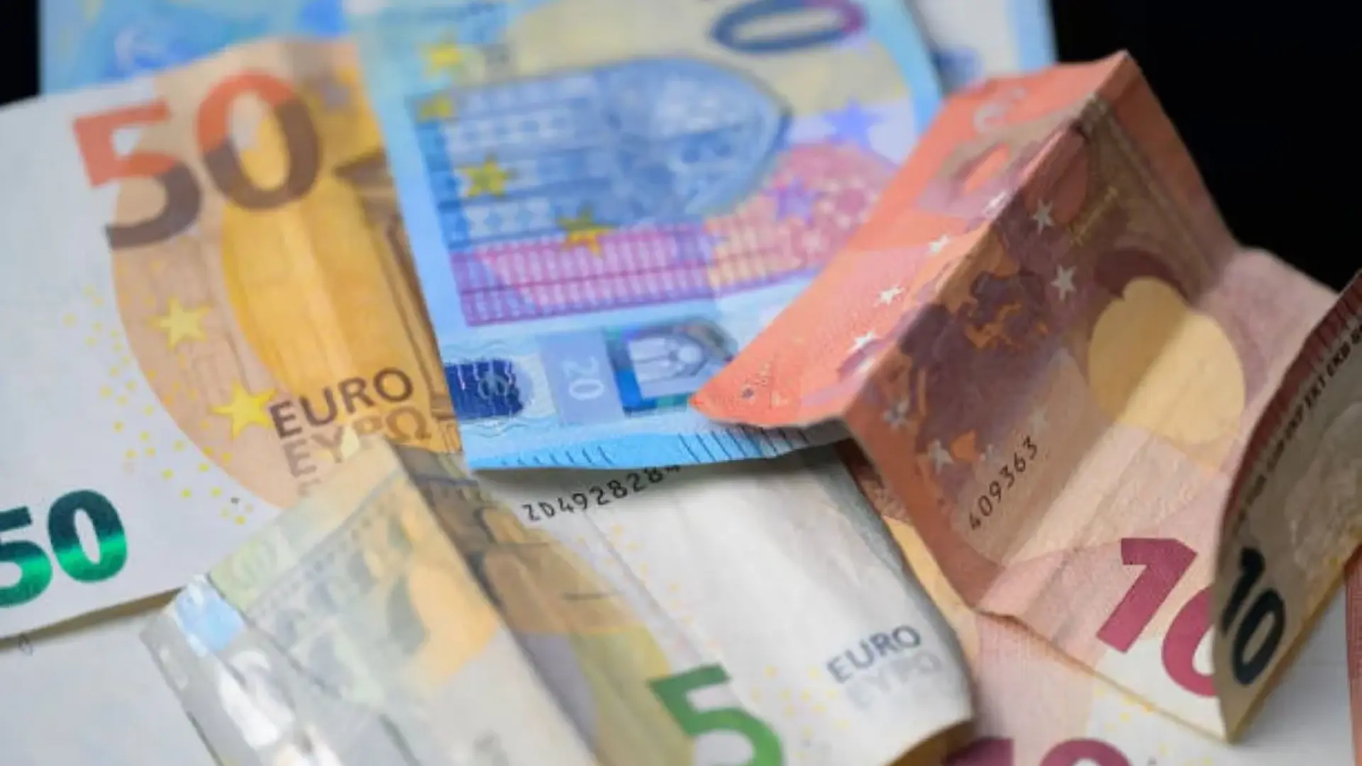 El límite de Hacienda para hacer transferencias o ingresos a familiares sin arriesgarte a grandes multas El límite de Hacienda para hacer transferencias o ingresos a familiares sin arriesgarte a grandes multas