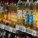El precio del aceite de oliva virgen extra cae un 2,5% en el súper mientras que en origen desciende un 13% El precio del aceite de oliva virgen extra cae un 2,5% en el súper mientras que en origen desciende un 13%