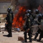 El presidente de Bolivia denuncia la toma de tres cuarteles con rehenes por «grupos armados» afines a Evo Morales El presidente de Bolivia denuncia la toma de tres cuarteles con rehenes por «grupos armados» afines a Evo Morales