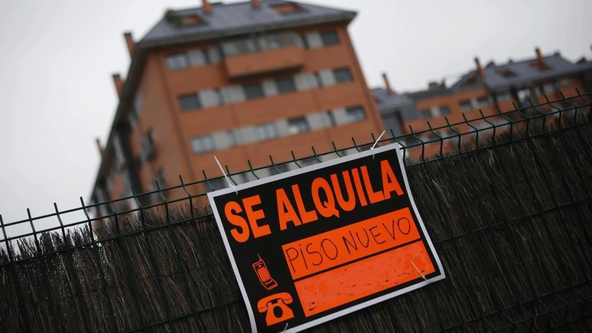 El único caso en el que los inquilinos pueden permanecer en la vivienda cuando se acaba el contrato, según la ley