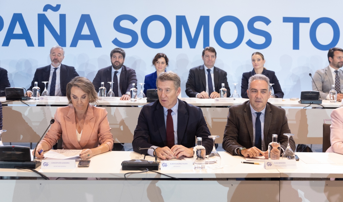 Feijóo: «Para Sánchez y su esposa, todos los recursos del Estado, para el resto de los españoles, que lo pidan» Feijóo: «Para Sánchez y su esposa, todos los recursos del Estado, para el resto de los españoles, que lo pidan»