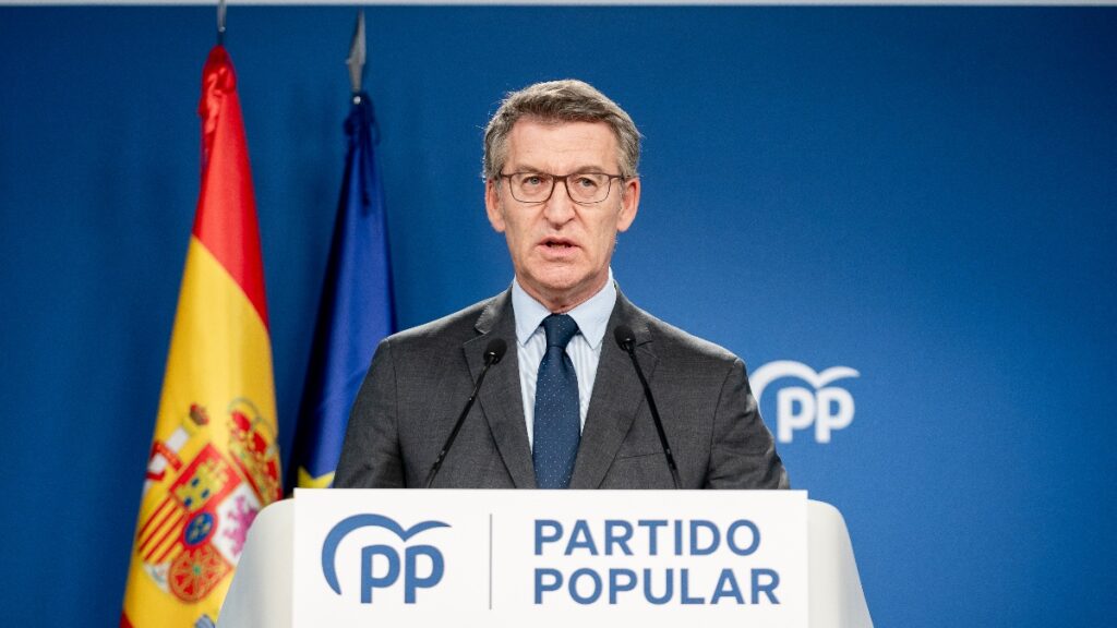 Feijóo y el PP piden «todos los medios necesarios del Estado» para lo que califican «una emergencia nacional» Feijóo y el PP piden «todos los medios necesarios del Estado» para lo que califican «una emergencia nacional»