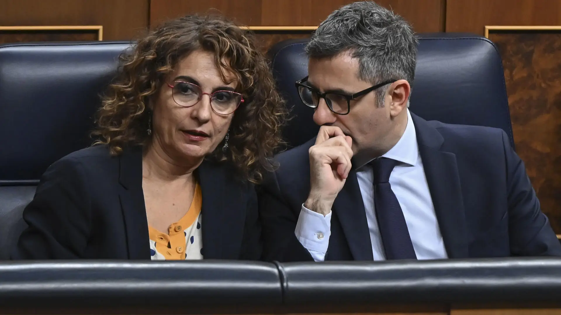 Hacienda dice ahora que mantiene pacto con Junts y no gravará a energéticas que inviertan en descarbonización Hacienda dice ahora que mantiene pacto con Junts y no gravará a energéticas que inviertan en descarbonización