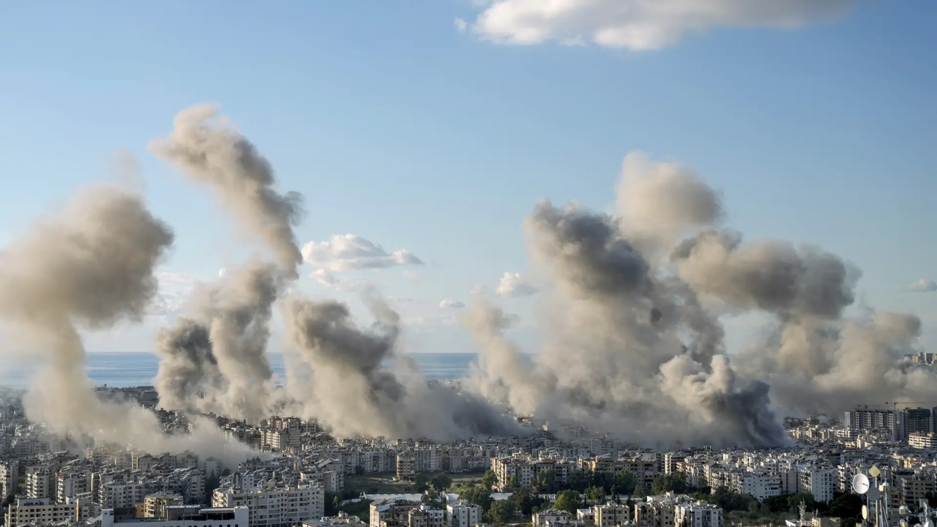 Israel lanza una nueva oleada de «ataques a gran escala» contra supuestos objetivos de Hezbolá en Beirut Israel lanza una nueva oleada de «ataques a gran escala» contra supuestos objetivos de Hezbolá en Beirut