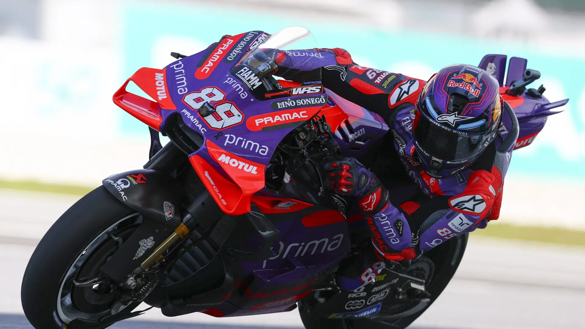 Jorge Martín gana el sprint y ya acaricia el título tras un error de Bagnaia