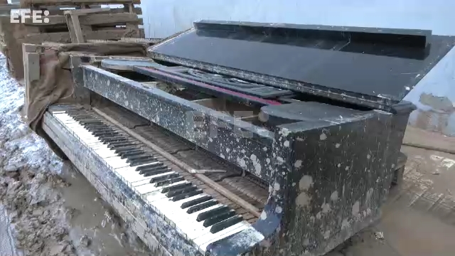 La DANA destroza una fábrica de banquetas para piano que cuenta con clientes como Elton John o Lady Gaga La DANA destroza una fábrica de banquetas para piano que cuenta con clientes como Elton John o Lady Gaga