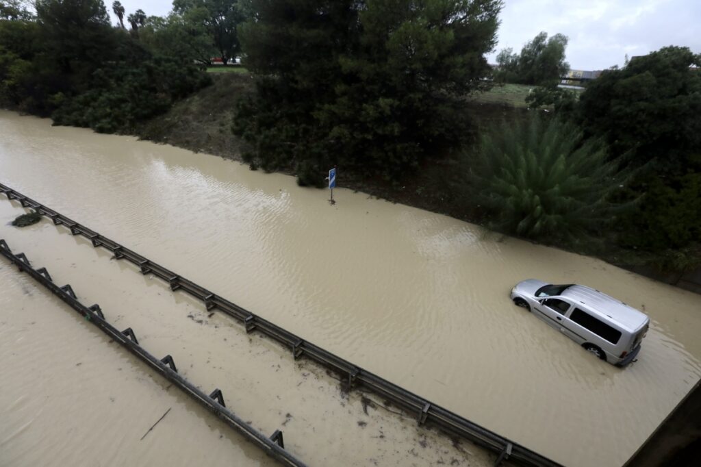La Generalitat valenciana lanza un aviso especial por fuertes lluvias en zonas afectadas por la DANA La Generalitat valenciana lanza un aviso especial por fuertes lluvias en zonas afectadas por la DANA
