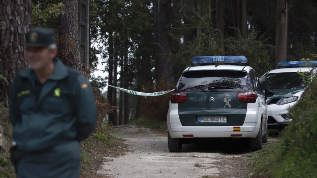 La expareja de la mujer hallada muerta en Baiona dijo a los sanitarios antes de huir que no iba «a comerse ese marrón»