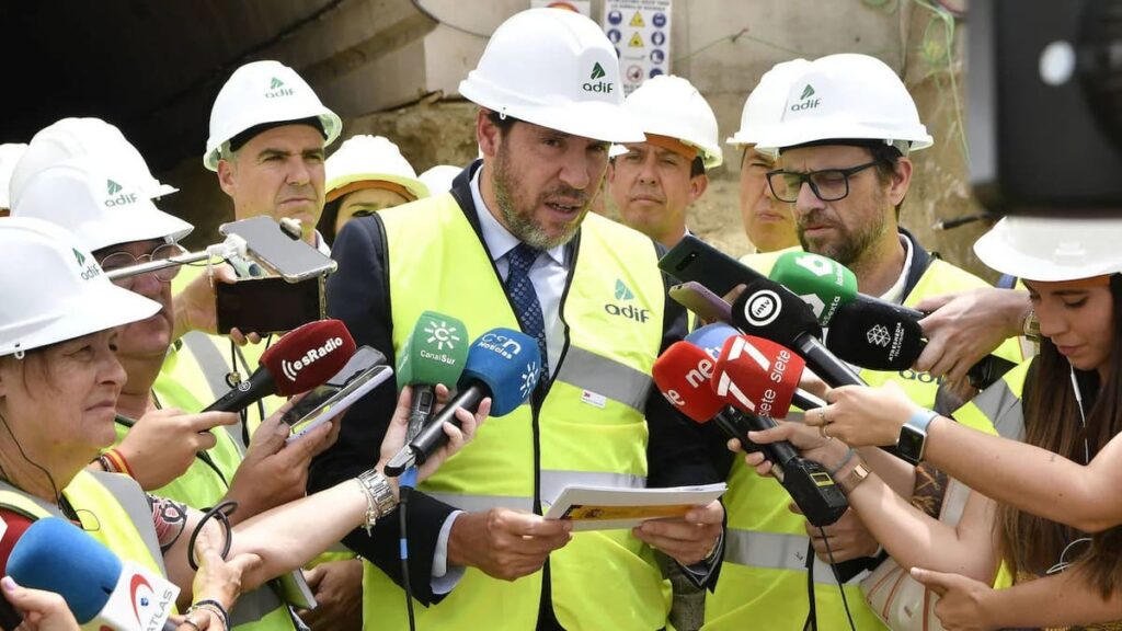 La reconversión de Óscar Puente: de trol en las redes a ponerse el traje institucional en la tragedia La reconversión de Óscar Puente: de trol en las redes a ponerse el traje institucional en la tragedia