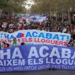 Miles de personas piden en Barcelona una bajada de los alquileres y plantean una huelga Miles de personas piden en Barcelona una bajada de los alquileres y plantean una huelga