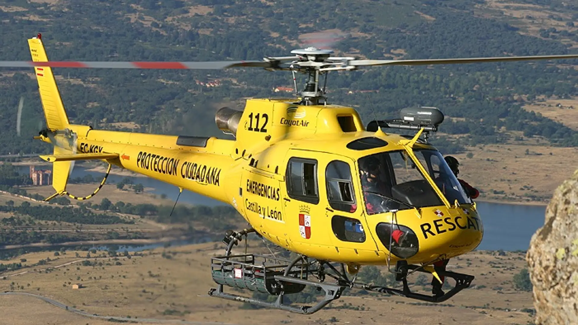 Mueren dos personas tras estrellarse una avioneta en una zona de monte de León Mueren dos personas tras estrellarse una avioneta en una zona de monte de León