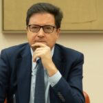 Óscar López carga contra Aldama: «Se piensa que es James Bond y se parece mucho más al pequeño Nicolás» Óscar López carga contra Aldama: «Se piensa que es James Bond y se parece mucho más al pequeño Nicolás»