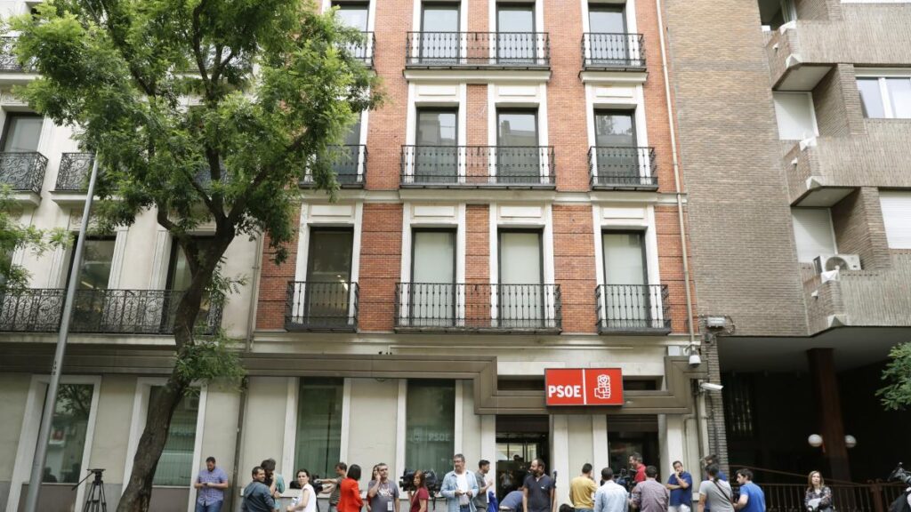 Partidos políticos y sindicatos acumulan un patrimonio inmobiliario superior a 300 millones Partidos políticos y sindicatos acumulan un patrimonio inmobiliario superior a 300 millones