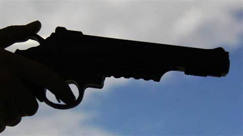 Escolta habría asesinado con once disparos a su jefe dentro de un carro Escolta habría asesinado con once disparos a su jefe dentro de un carro
