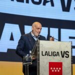 Tebas no quiere parar La Liga por la DANA: «El mejor mensaje es estar en primera línea en nuestros puestos de trabajo» Tebas no quiere parar La Liga por la DANA: «El mejor mensaje es estar en primera línea en nuestros puestos de trabajo»