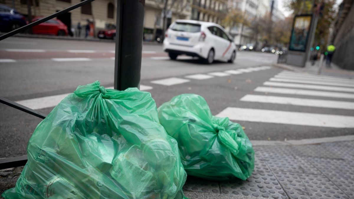 Los ayuntamientos recaudarán 3.800 millones con la tasa de basuras, el mayor ingreso tras el IBI Los ayuntamientos recaudarán 3.800 millones con la tasa de basuras, el mayor ingreso tras el IBI