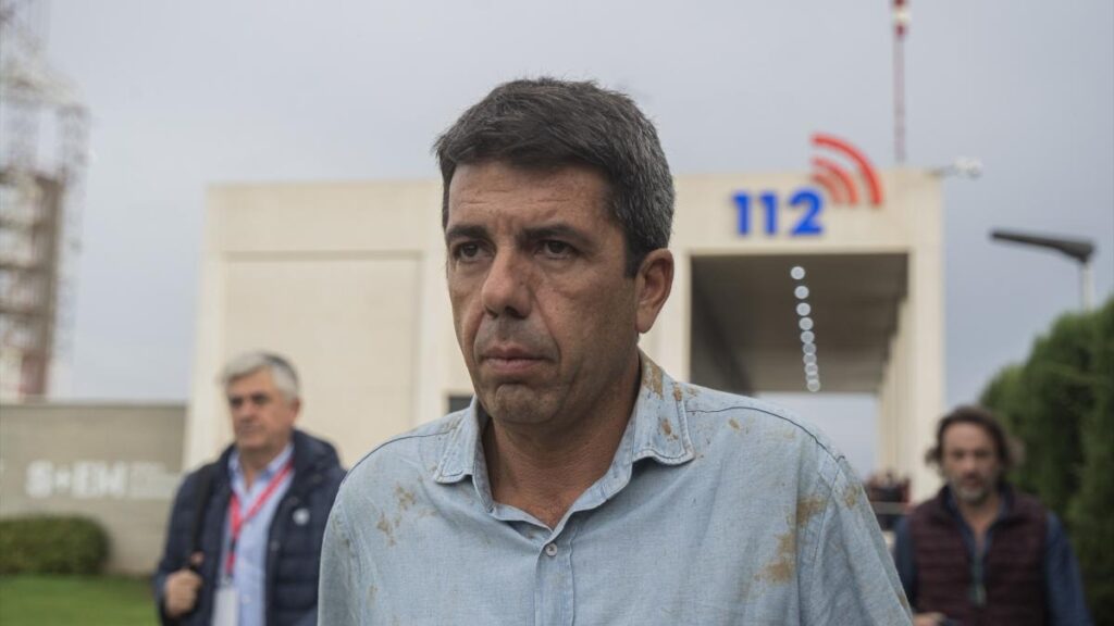 Mazón afirma que lleva 3 días pidiendo al Gobierno camiones de desatasco pero «no llegan»
