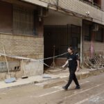 Desalojan a 100 vecinos de un edificio en Catarroja por riesgo de derrumbe tras la DANA