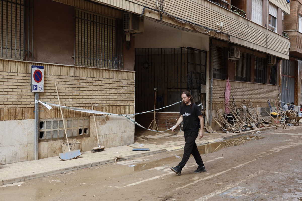 Desalojan a 100 vecinos de un edificio en Catarroja por riesgo de derrumbe tras la DANA