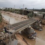 Valencia cancela todas las clases y restringe el movimiento por la alerta roja de la AEMET Valencia cancela todas las clases y restringe el movimiento por la alerta roja de la AEMET