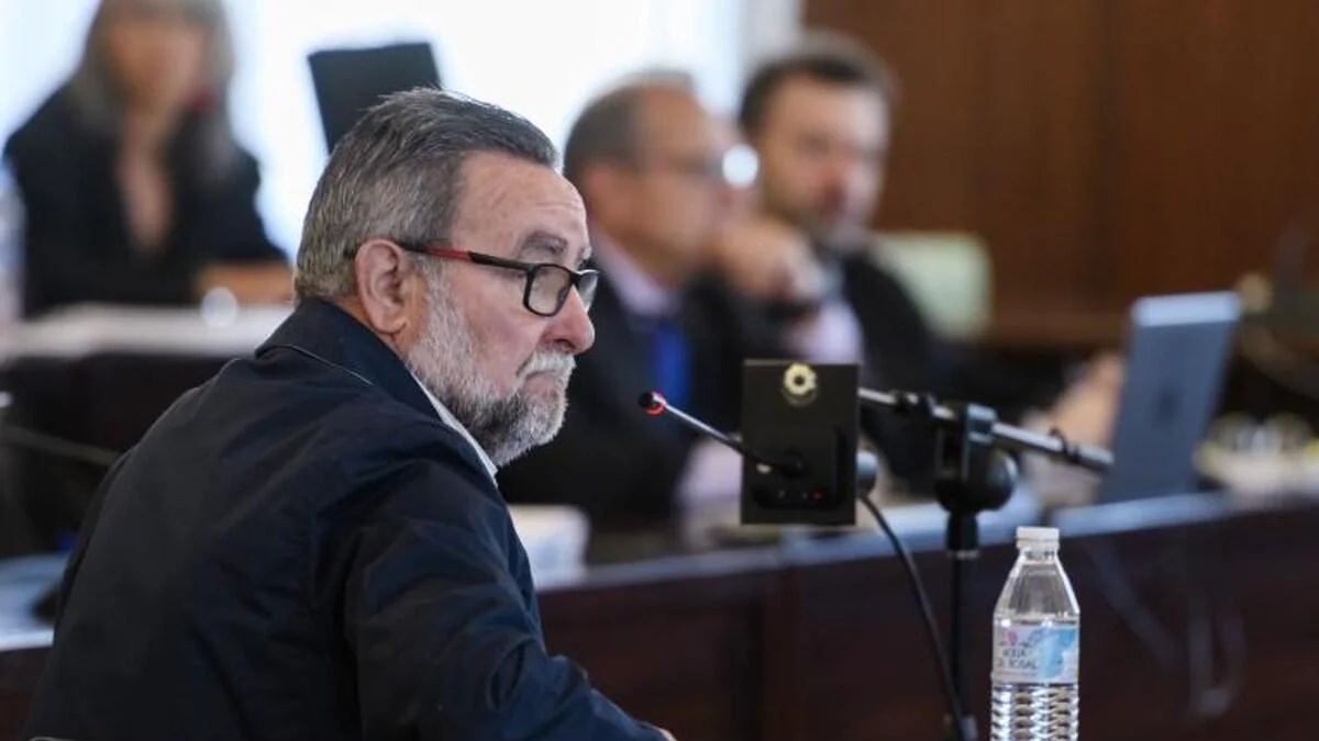 Condenan a tres años de cárcel y una multa de 50 millones al ex secretario general de UGT Andalucía Condenan a tres años de cárcel y una multa de 50 millones al ex secretario general de UGT Andalucía