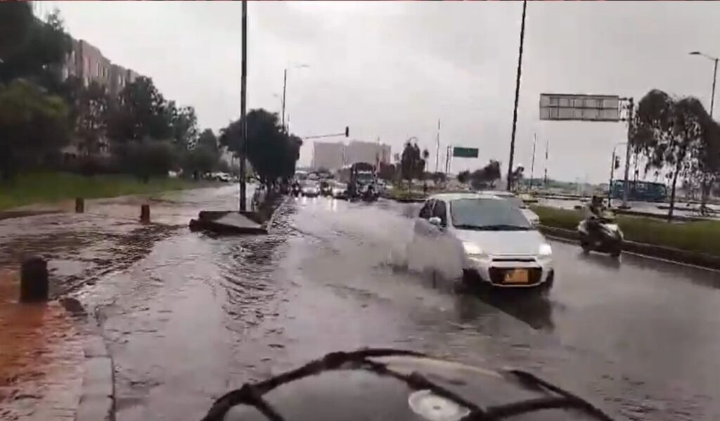 Bogotá sufre por lluvias: Ciudad Bolívar está inundado Bogotá sufre por lluvias: Ciudad Bolívar está inundado