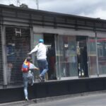 TransMilenio se cansa de los colados y toma acciones contundentes TransMilenio se cansa de los colados y toma acciones contundentes