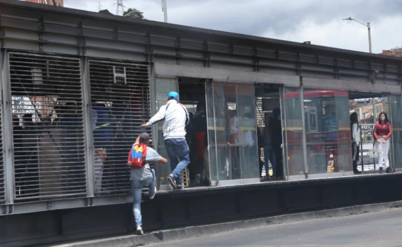 TransMilenio se cansa de los colados y toma acciones contundentes TransMilenio se cansa de los colados y toma acciones contundentes