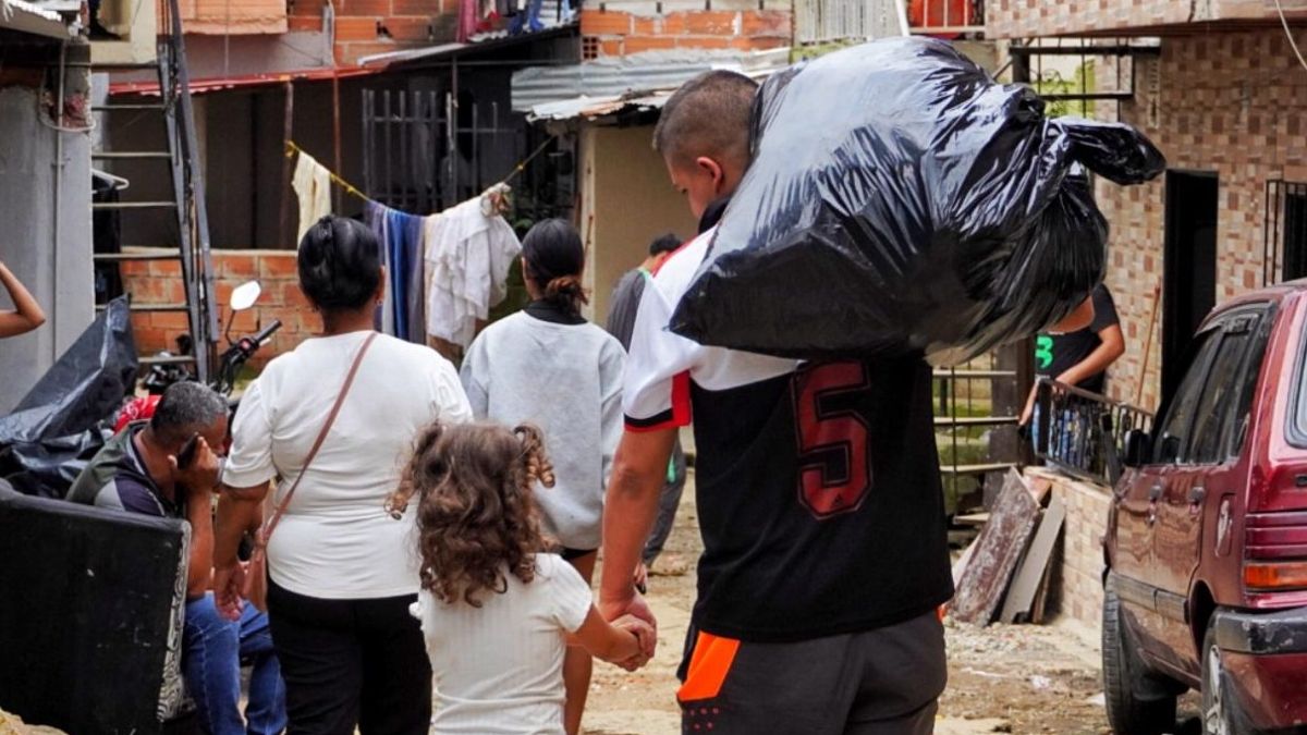 Damnificados en Medellín por inundación recibirán en mes su cédula Damnificados en Medellín por inundación recibirán en mes su cédula
