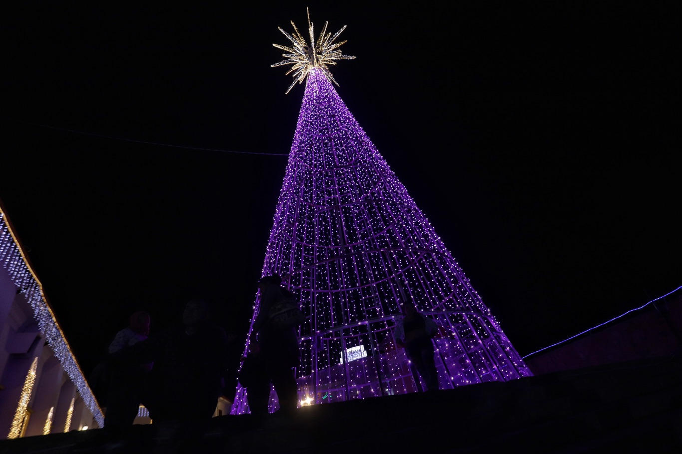 Centros comerciales sorprenden con mega alumbrados para celebrar la Navidad