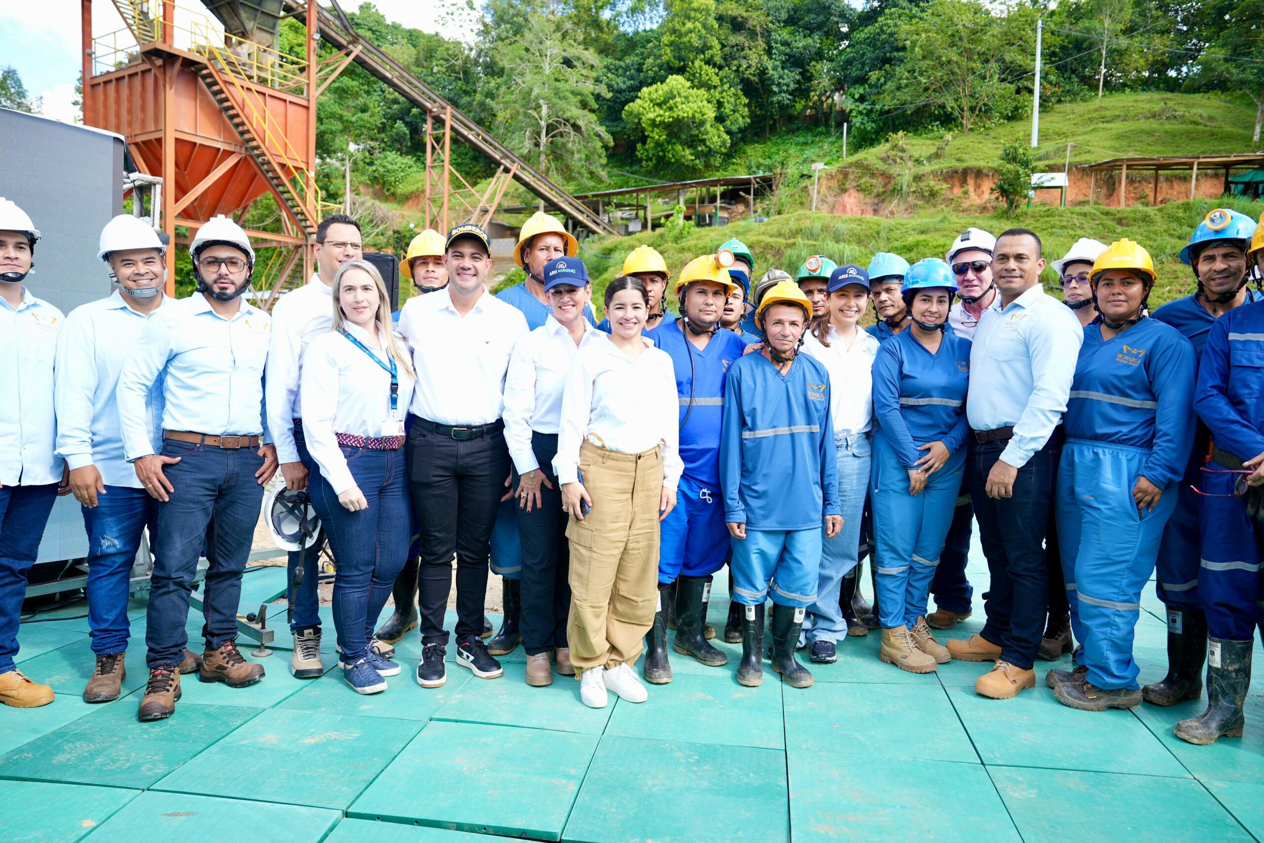 Firman en Antioquia acuerdo que fortalecerá la minería regenerativa Firman en Antioquia acuerdo que fortalecerá la minería regenerativa