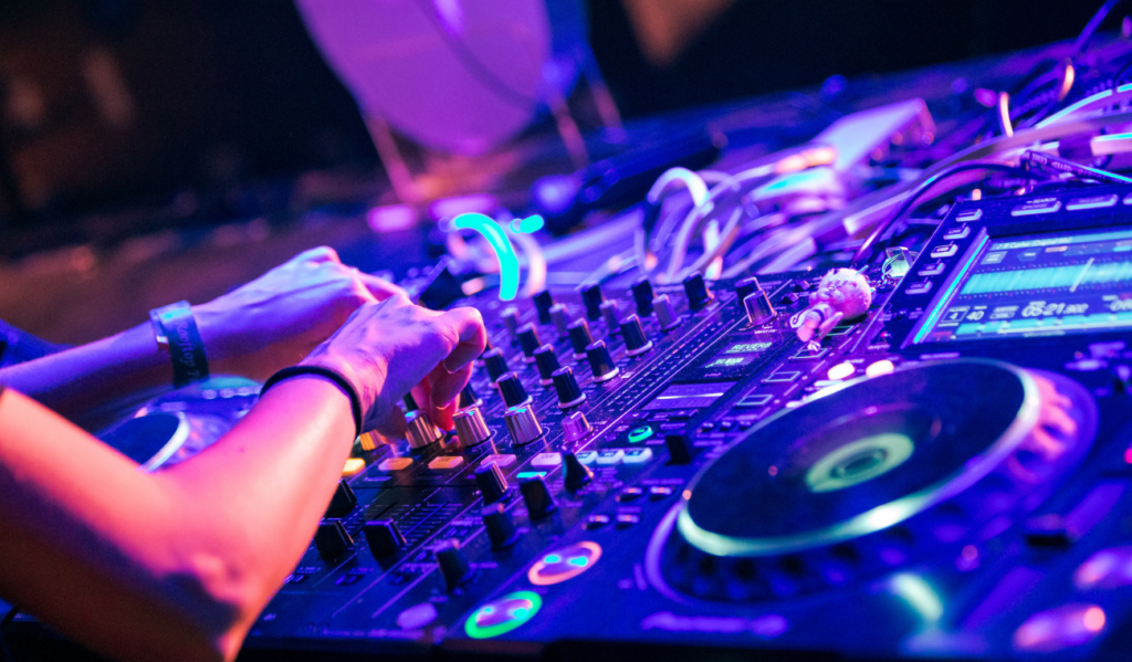 Fiesta de música electrónica en la Plaza de Bolívar: GRATIS y al aire libre