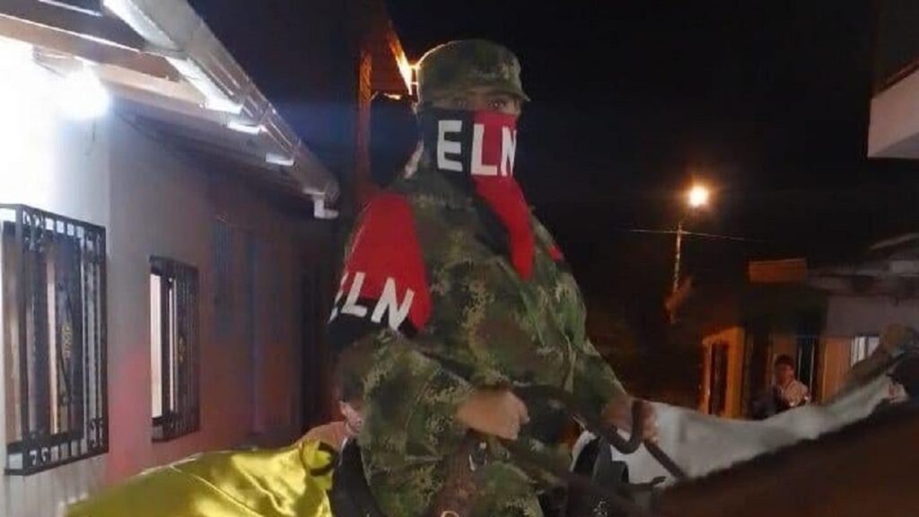 Antioquia: Piden investigar a funcionaria que se disfrazó de guerrillera Antioquia: Piden investigar a funcionaria que se disfrazó de guerrillera