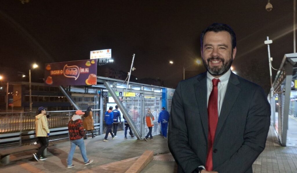 Galán regañó a TransMilenio por dejar varados a hinchas de Millonarios Galán regañó a TransMilenio por dejar varados a hinchas de Millonarios