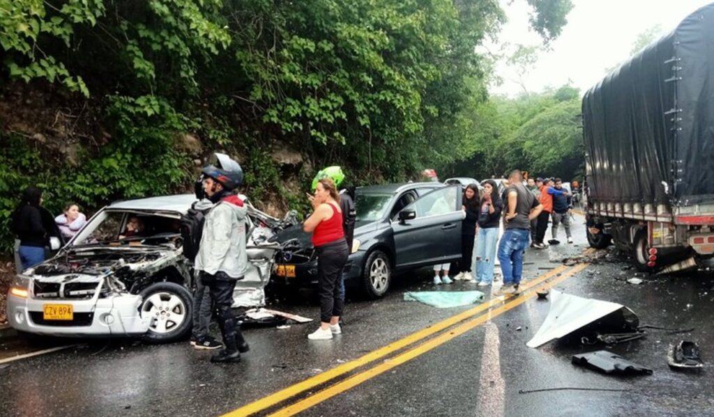 Se dañó el viaje a Girardot: Grave accidente genera horas de congestión Se dañó el viaje a Girardot: Grave accidente genera horas de congestión