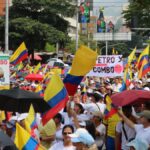 Quince mil personas marcharon en Medellín en rechazo al presidente Petro