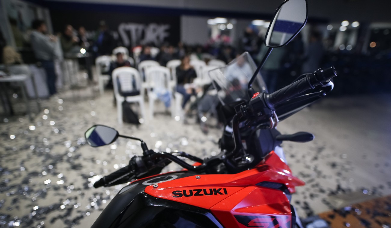 Motociclistas: Multas severas por modificar los espejos de la moto