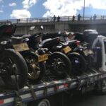 ¿Es legal que se lleven su moto en una grúa junto a otras? Esto dice la ley